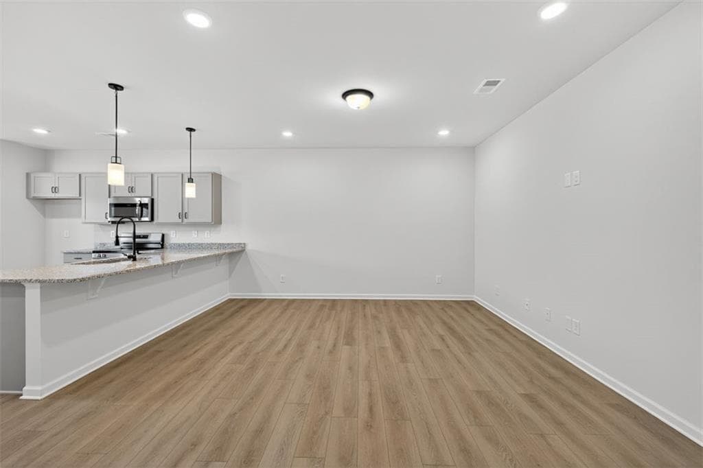 3 bedroom, 3 bathroom, 1,725 sq ft townhouse for sale at 2255 Ravencliff Drive 119, Austell, GA 30168 — photo 3