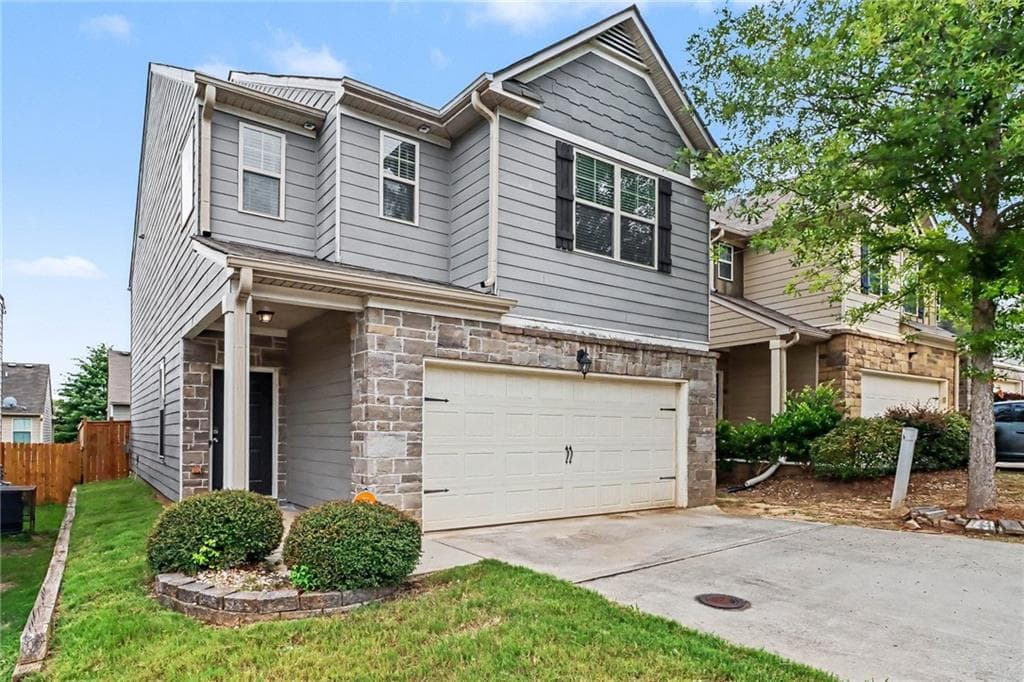 3 bedroom, 3 bathroom, 2,114 sq ft single family residence under contract at 5885 Seabright Lane, Atlanta, GA 30349 — photo 2