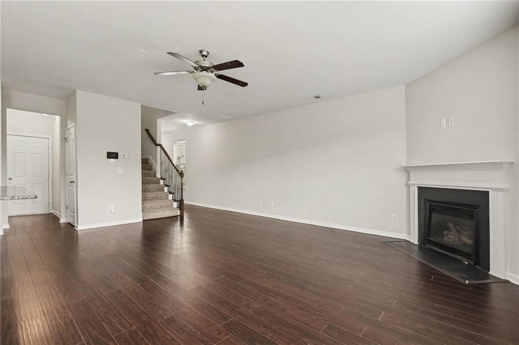 3 bedroom, 3 bathroom, 2,114 sq ft single family residence under contract at 5885 Seabright Lane, Atlanta, GA 30349 — photo 4