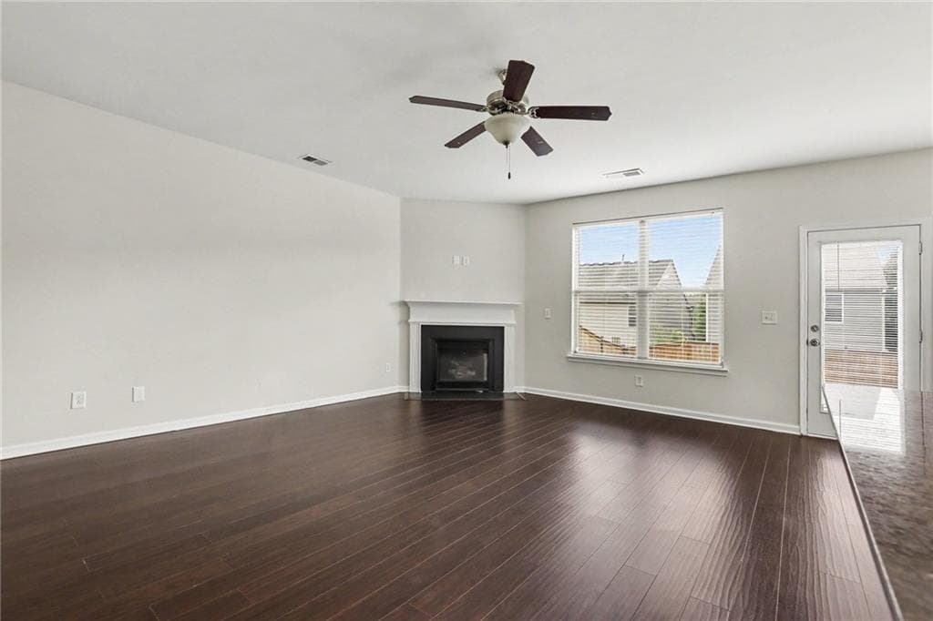 3 bedroom, 3 bathroom, 2,114 sq ft single family residence under contract at 5885 Seabright Lane, Atlanta, GA 30349 — photo 5
