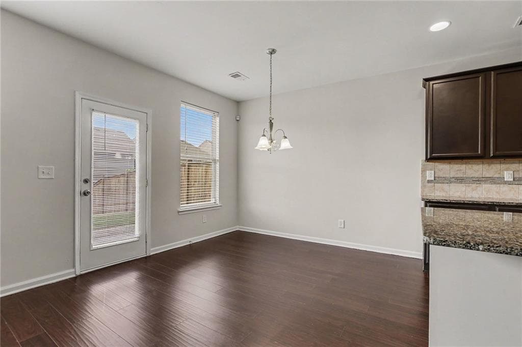 3 bedroom, 3 bathroom, 2,114 sq ft single family residence under contract at 5885 Seabright Lane, Atlanta, GA 30349 — photo 7