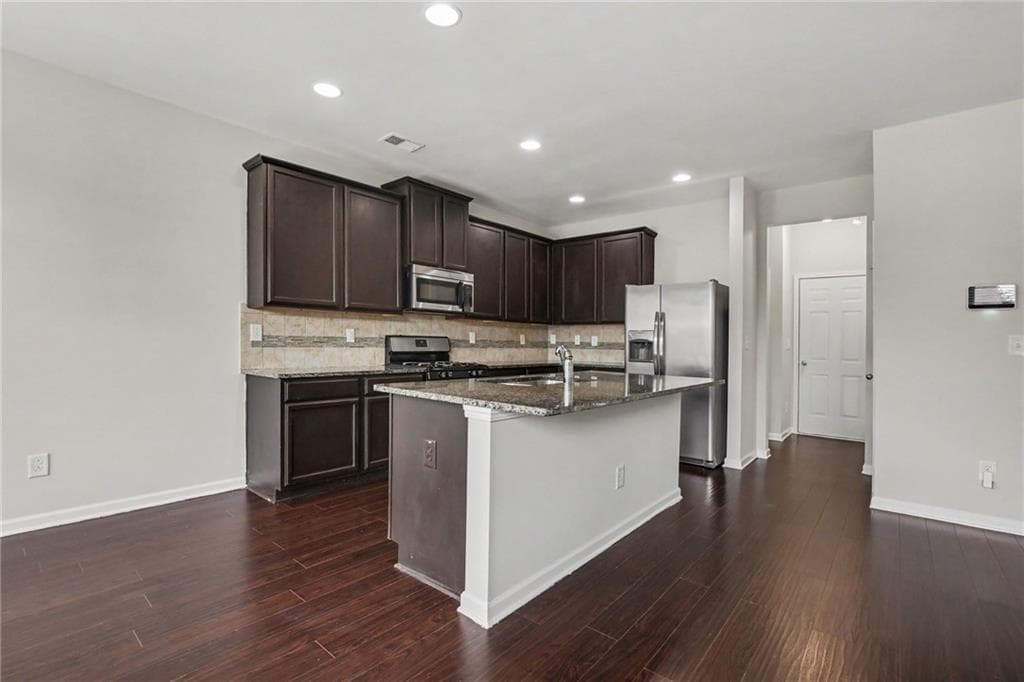 3 bedroom, 3 bathroom, 2,114 sq ft single family residence under contract at 5885 Seabright Lane, Atlanta, GA 30349 — photo 8