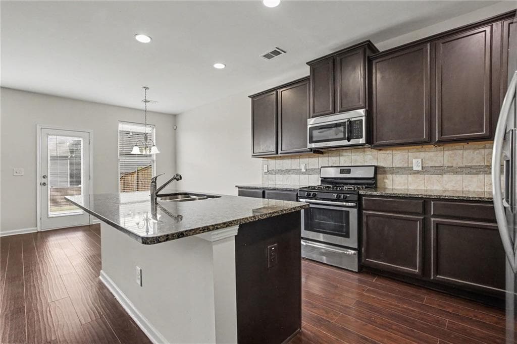 3 bedroom, 3 bathroom, 2,114 sq ft single family residence under contract at 5885 Seabright Lane, Atlanta, GA 30349 — photo 9