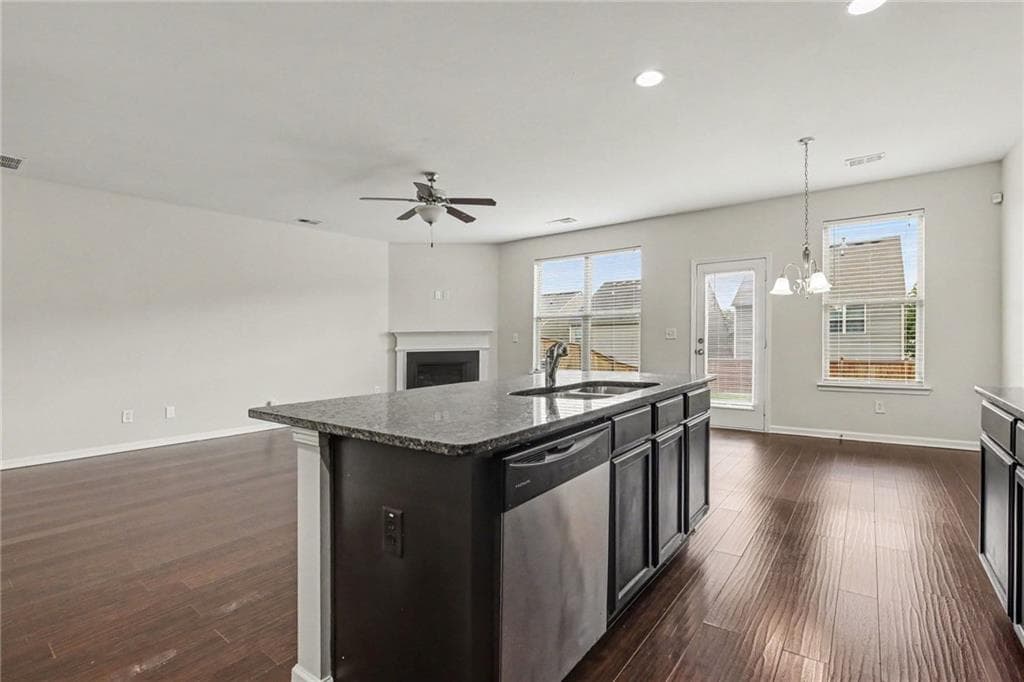 3 bedroom, 3 bathroom, 2,114 sq ft single family residence under contract at 5885 Seabright Lane, Atlanta, GA 30349 — photo 10