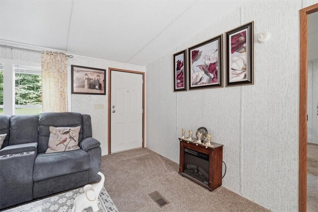 3 bedroom, 2 bathroom, 1,404 sq ft single family residence for sale at 5183 Latty Road, Lula, GA 30554 — photo 4