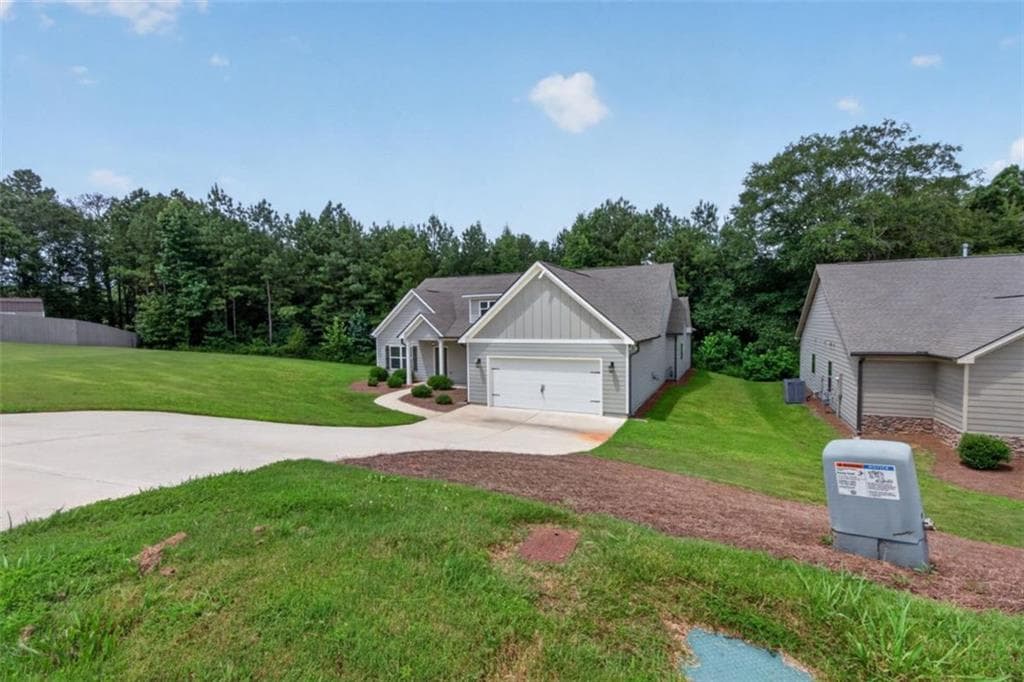 3 bedroom, 3 bathroom, 2,250 sq ft single family residence for sale at 137 Holtz Drive, Carrollton, GA 30117 — photo 2
