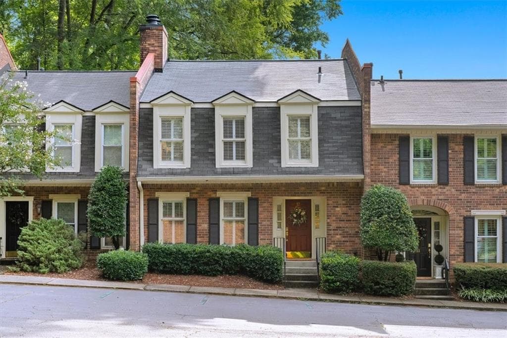 3 bedroom, 3 bathroom, 1,400 sq ft townhouse for sale at 12 Queen Victoria Place, Atlanta, GA 30342