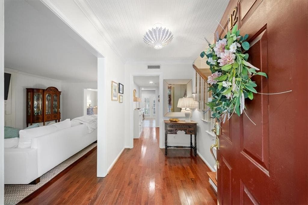3 bedroom, 3 bathroom, 1,400 sq ft townhouse for sale at 12 Queen Victoria Place, Atlanta, GA 30342 — photo 3