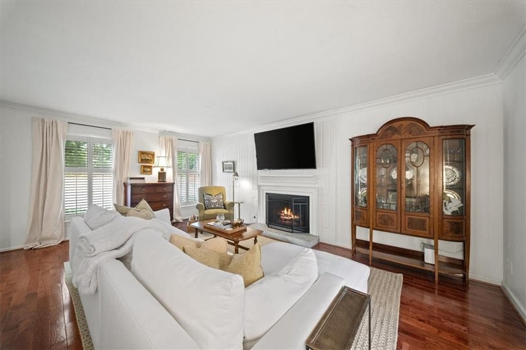3 bedroom, 3 bathroom, 1,400 sq ft townhouse for sale at 12 Queen Victoria Place, Atlanta, GA 30342 — photo 5