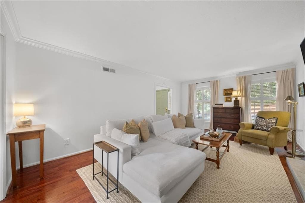 3 bedroom, 3 bathroom, 1,400 sq ft townhouse for sale at 12 Queen Victoria Place, Atlanta, GA 30342 — photo 6