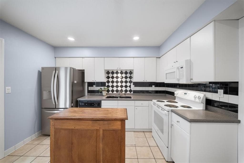 3 bedroom, 3 bathroom, 1,400 sq ft townhouse for sale at 12 Queen Victoria Place, Atlanta, GA 30342 — photo 8