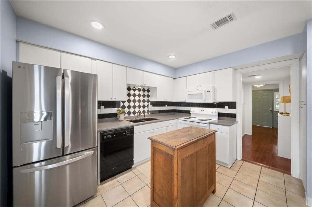 3 bedroom, 3 bathroom, 1,400 sq ft townhouse for sale at 12 Queen Victoria Place, Atlanta, GA 30342 — photo 9