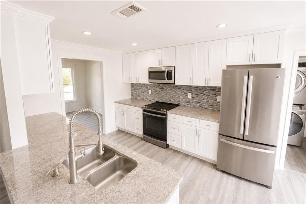 4 bedroom, 3 bathroom, 2,400 sq ft single family residence for sale at 4670 Kelden Circle, Atlanta, GA 30349 — photo 10