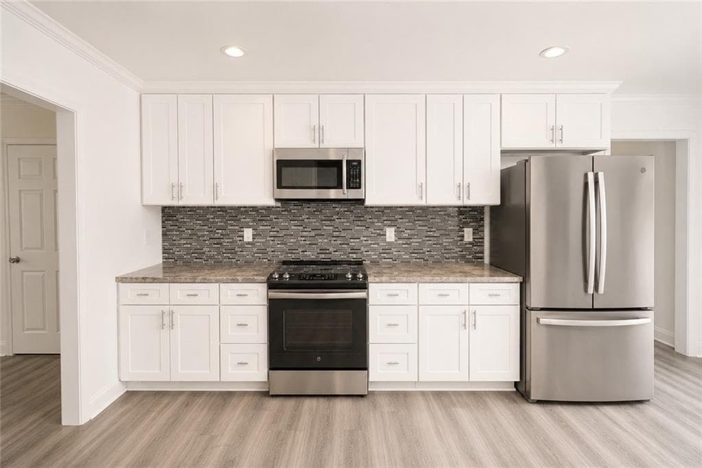 4 bedroom, 3 bathroom, 2,400 sq ft single family residence for sale at 4670 Kelden Circle, Atlanta, GA 30349 — photo 9