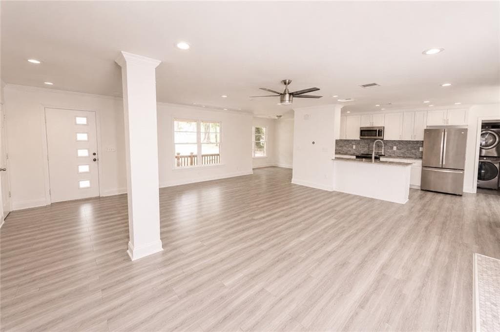 4 bedroom, 3 bathroom, 2,400 sq ft single family residence for sale at 4670 Kelden Circle, Atlanta, GA 30349 — photo 8