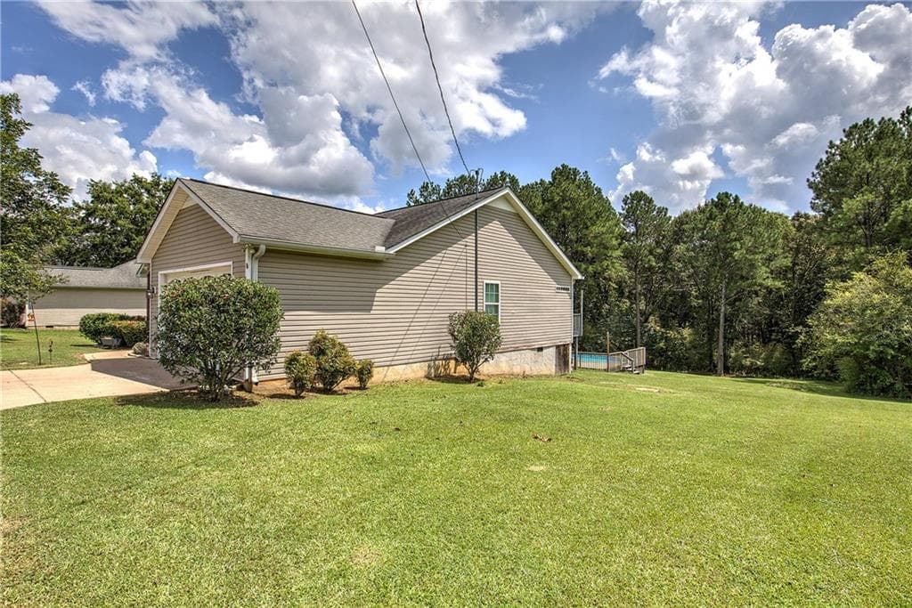 3 bedroom, 2 bathroom, 1,519 sq ft single family residence for sale at 152 Brewer Road, Kingston, GA 30145 — photo 3