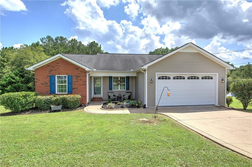 3 bedroom, 2 bathroom, 1,519 sq ft single family residence for sale at 152 Brewer Road, Kingston, GA 30145 — photo 4