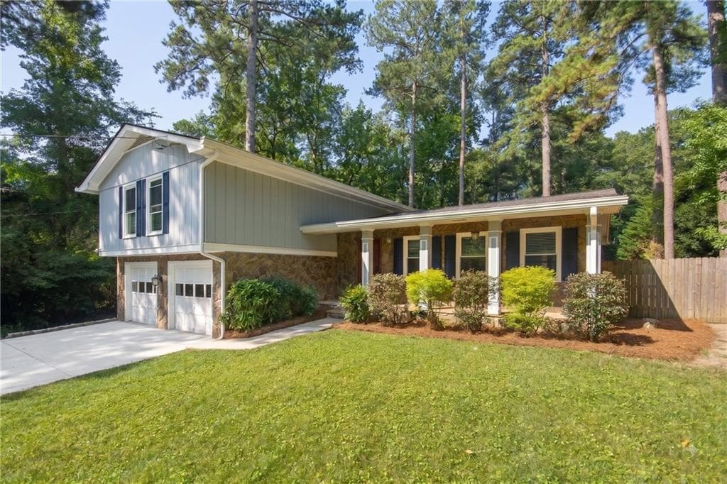 4 bedroom, 3 bathroom, 2,124 sq ft single family residence for sale at 2264 Hylaea Road, Tucker, GA 30084 — photo 2