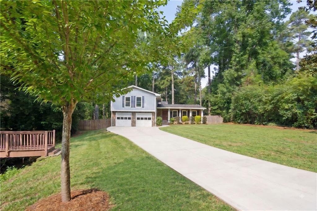 4 bedroom, 3 bathroom, 2,124 sq ft single family residence for sale at 2264 Hylaea Road, Tucker, GA 30084 — photo 3