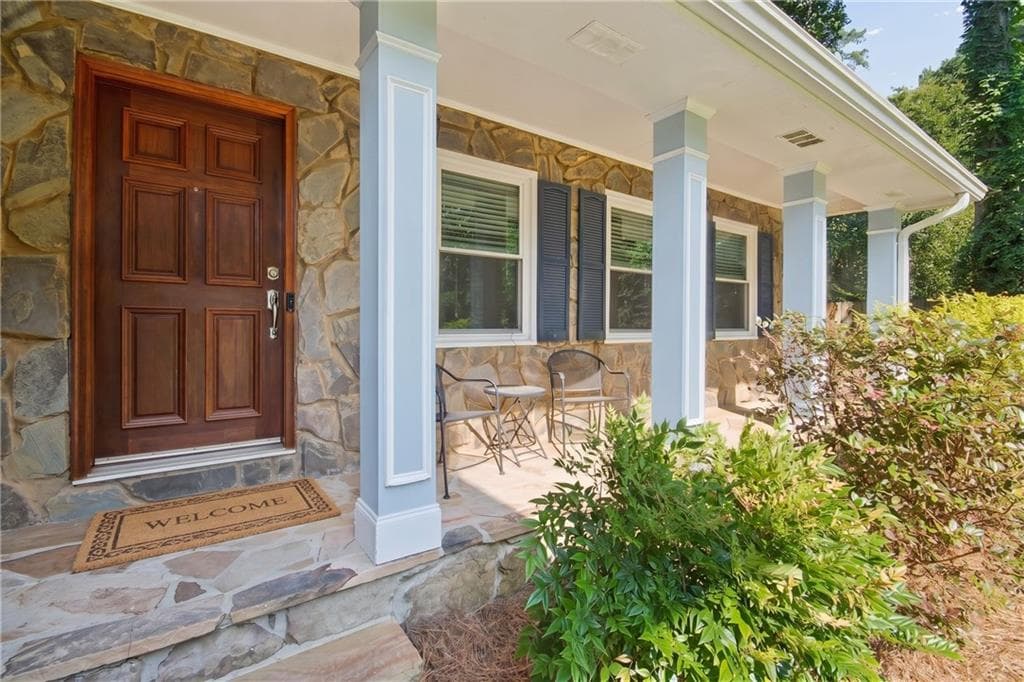 4 bedroom, 3 bathroom, 2,124 sq ft single family residence for sale at 2264 Hylaea Road, Tucker, GA 30084 — photo 4