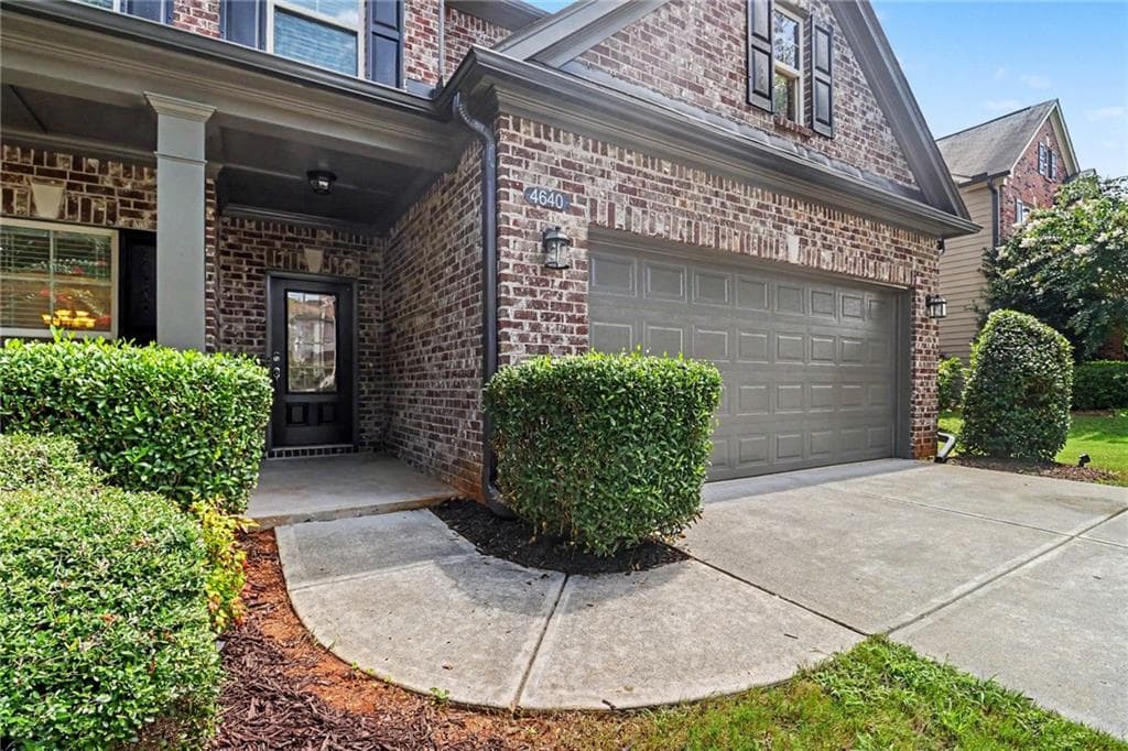 4 bedroom, 3 bathroom, 2,676 sq ft single family residence for sale at 4640 Pleasant Woods Drive, Cumming, GA 30028 — photo 2