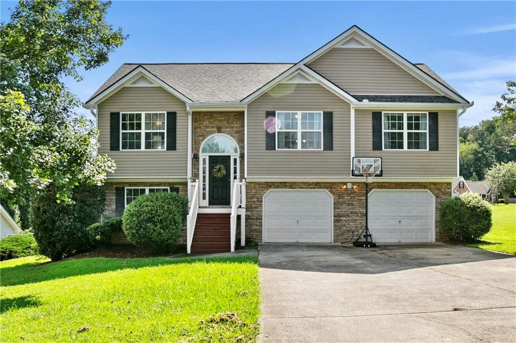 5 bedroom, 3 bathroom, 2,048 sq ft single family residence for sale at 170 Shenandoah Drive, Hiram, GA 30141 — photo 1 of 31