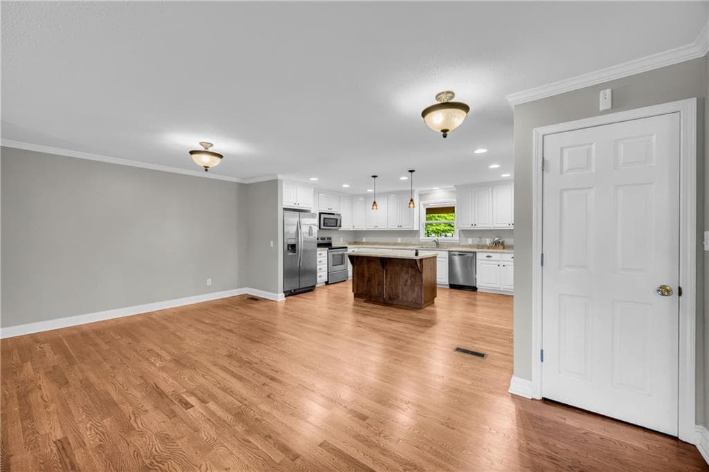 4 bedroom, 3 bathroom, 1,981 sq ft single family residence under contract at 45 Smith Overhead Bridge Road, Commerce, GA 30530 — photo 9
