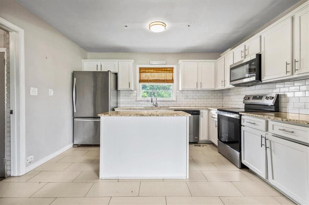 3 bedroom, 2 bathroom, 1,228 sq ft single family residence for sale at 2801 Miriam Lane, Decatur, GA 30032 — photo 5