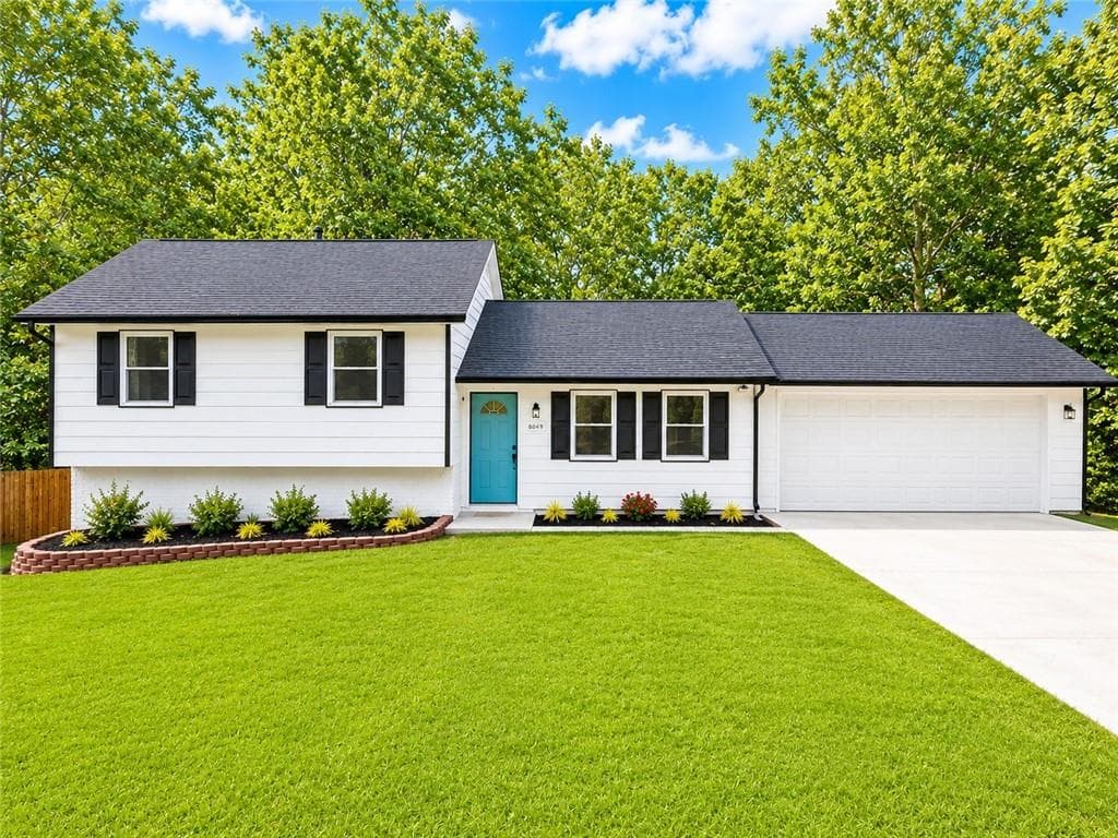 4 bedroom, 2 bathroom, 2,112 sq ft single family residence for sale at 1018 Wayne Drive, Snellville, GA 30078 — photo 1 of 32