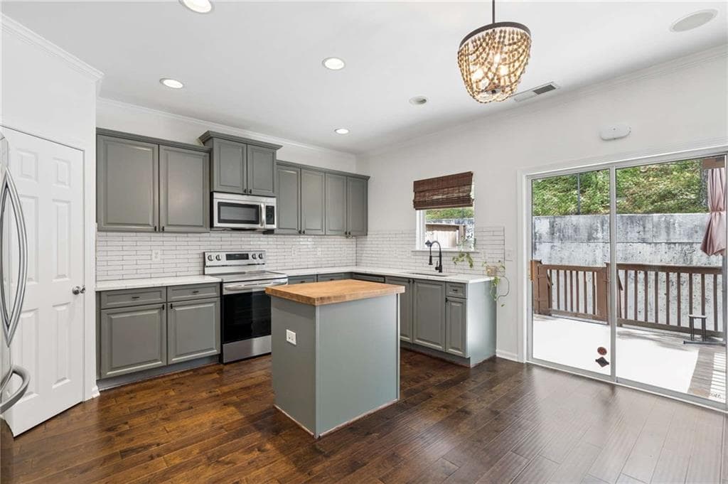 3 bedroom, 4 bathroom, 1,538 sq ft townhouse for sale at 1064 Liberty Parkway, Atlanta, GA 30318 — photo 9