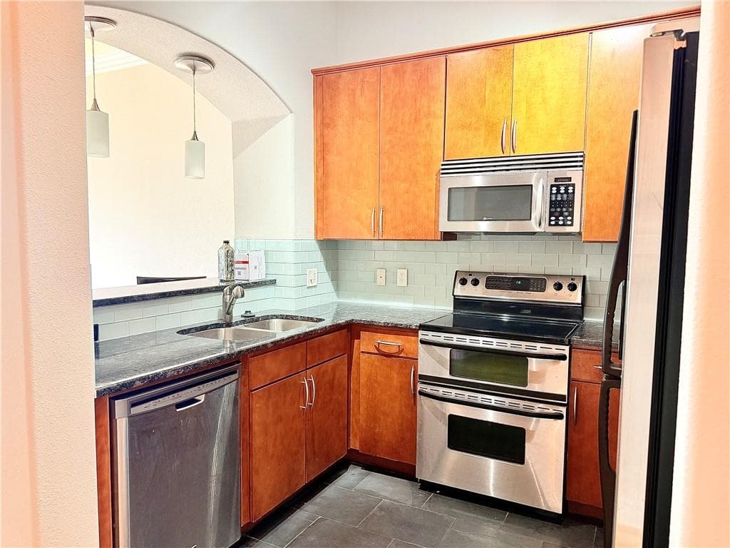 1 bedroom, 1 bathroom, 880 sq ft condominium for rent at 3445 Stratford Road 2106, Atlanta, GA 30326 for $2,100 a month — photo 2