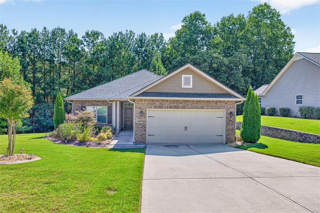 3 bedroom, 2 bathroom, 1,457 sq ft single family residence for sale at 832 Hidden Hollow Circle, Commerce, GA 30529 — photo 2