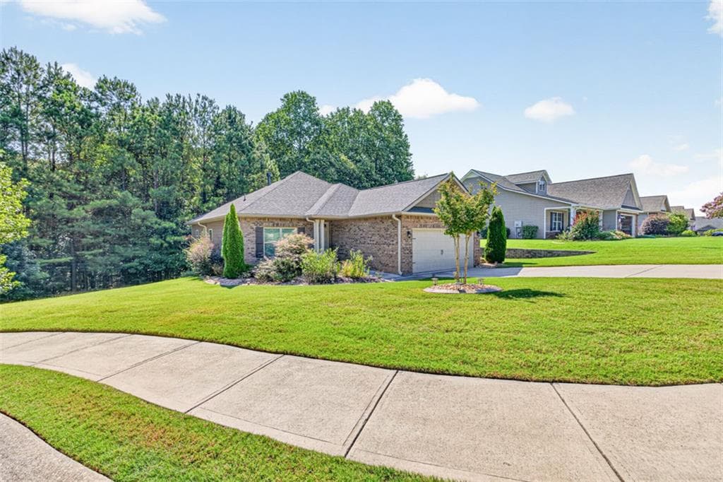 3 bedroom, 2 bathroom, 1,457 sq ft single family residence for sale at 832 Hidden Hollow Circle, Commerce, GA 30529 — photo 4