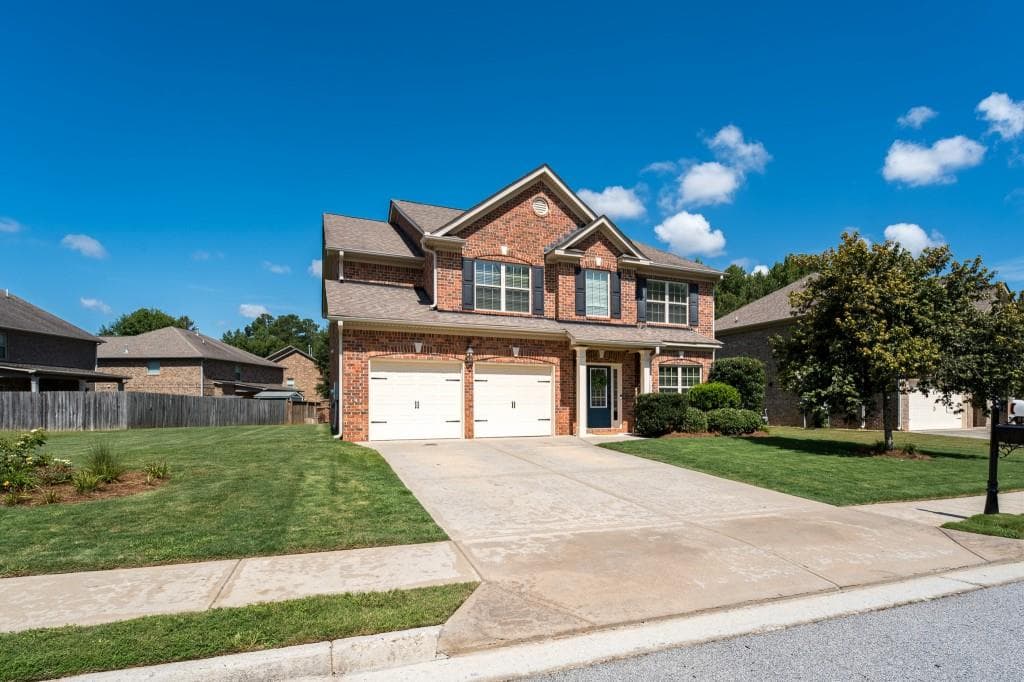5 bedroom, 3 bathroom, 3,157 sq ft single family residence under contract at 988 Spanish Moss Trail, Loganville, GA 30052 — photo 2