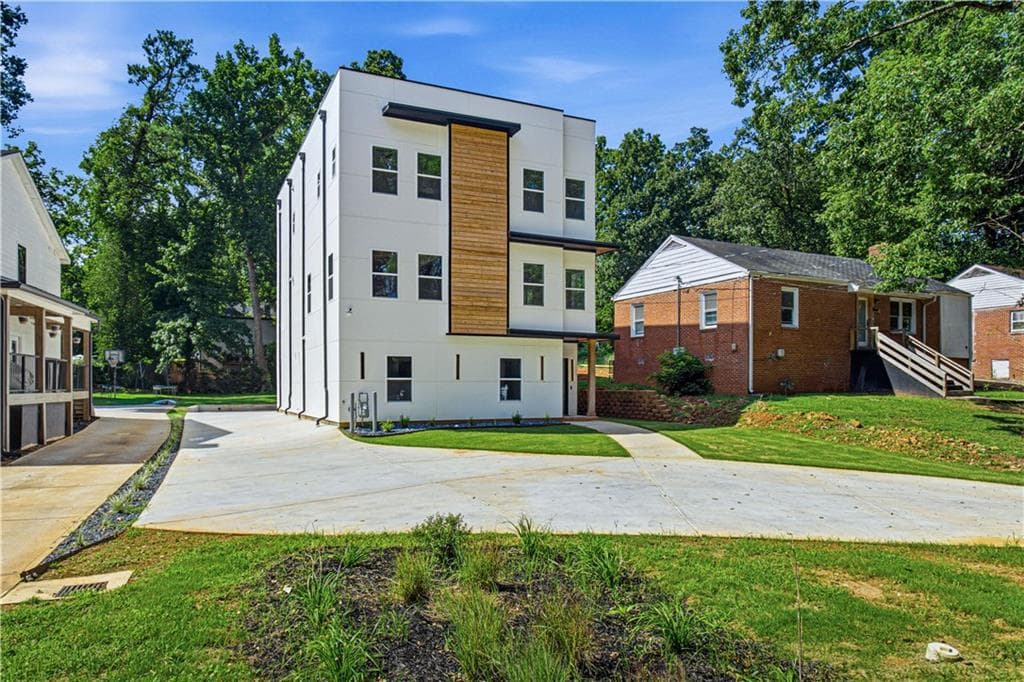 4 bedroom, 4 bathroom, 4,780 sq ft single family residence under contract at 2087 Glenwood Avenue, Atlanta, GA 30316 — photo 4