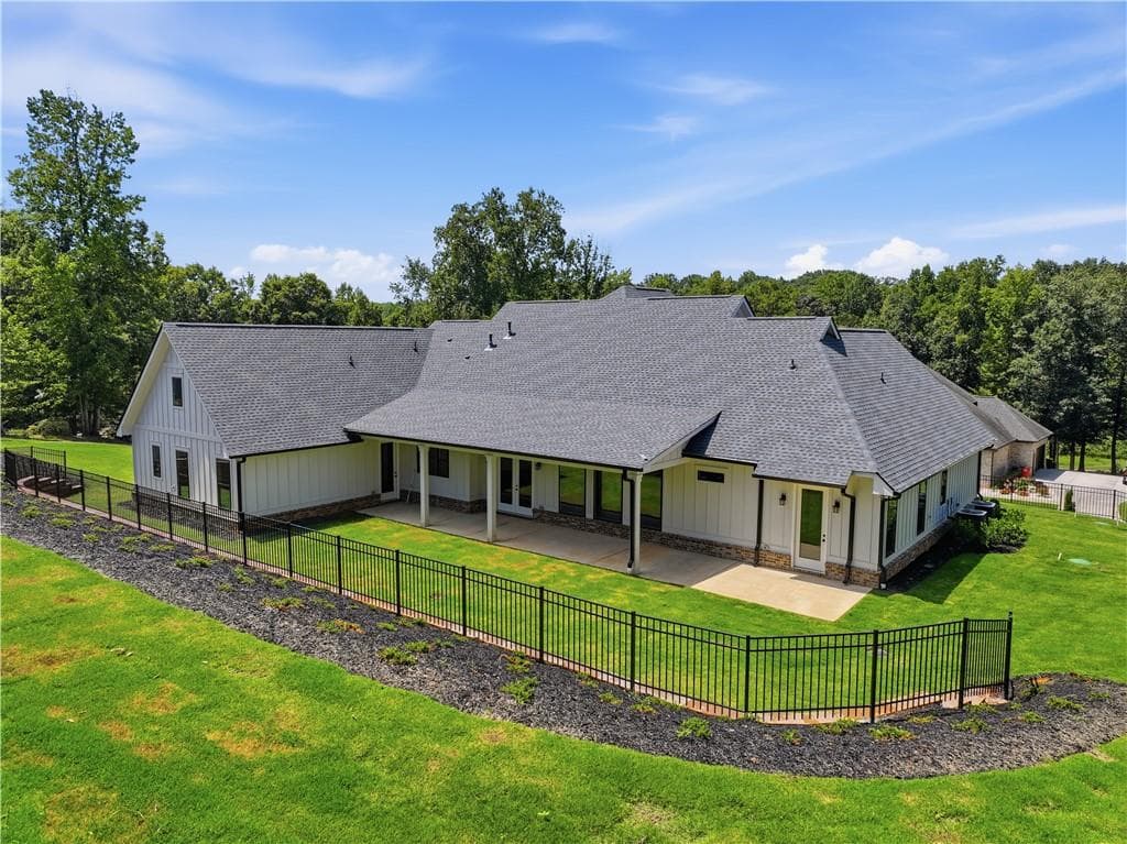 4 bedroom, 5 bathroom, 3,611 sq ft single family residence for sale at 1534 Red Cedar Road, Commerce, GA 30530 — photo 4