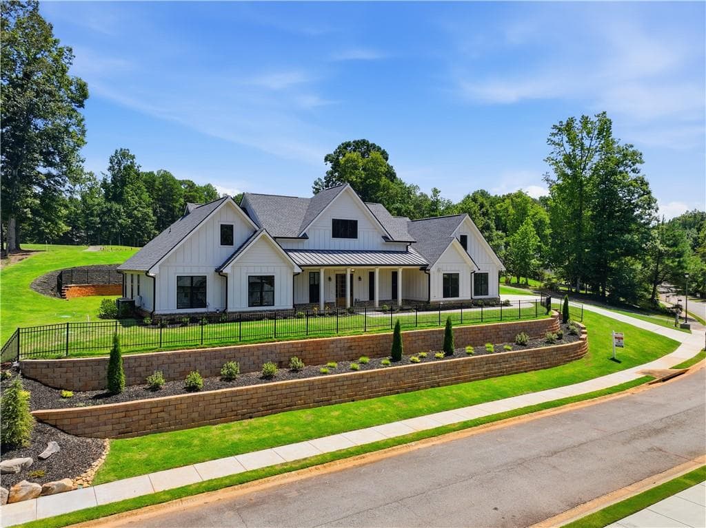 4 bedroom, 5 bathroom, 3,611 sq ft single family residence for sale at 1534 Red Cedar Road, Commerce, GA 30530 — photo 2
