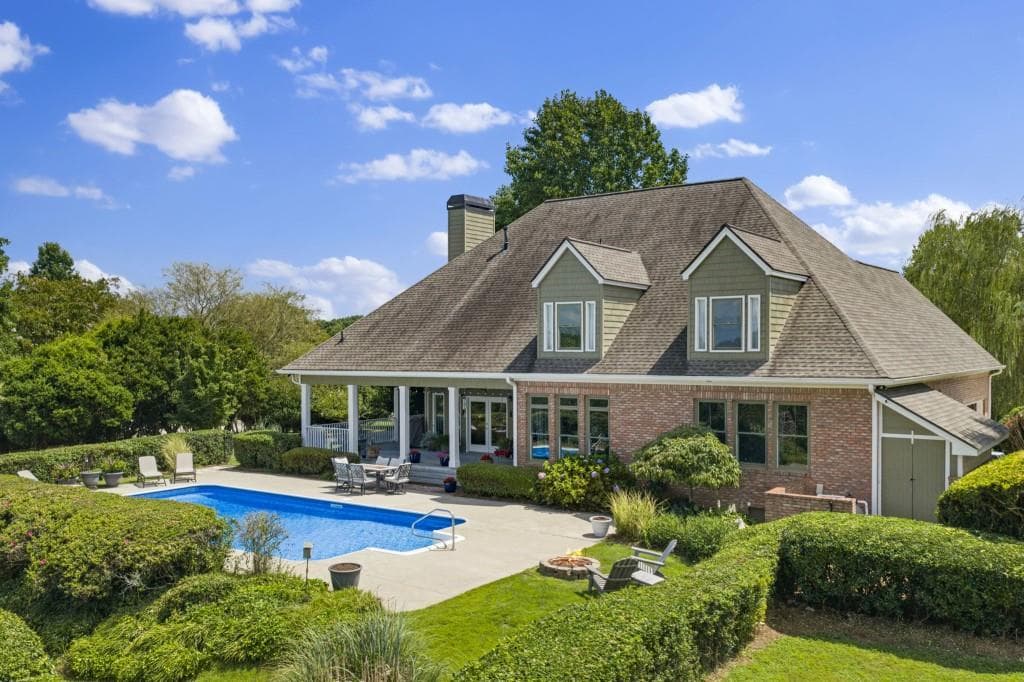 4 bedroom, 3 bathroom, 3,082 sq ft single family residence for sale at 4501 Walking Stick Lane, Gainesville, GA 30506 — photo 2