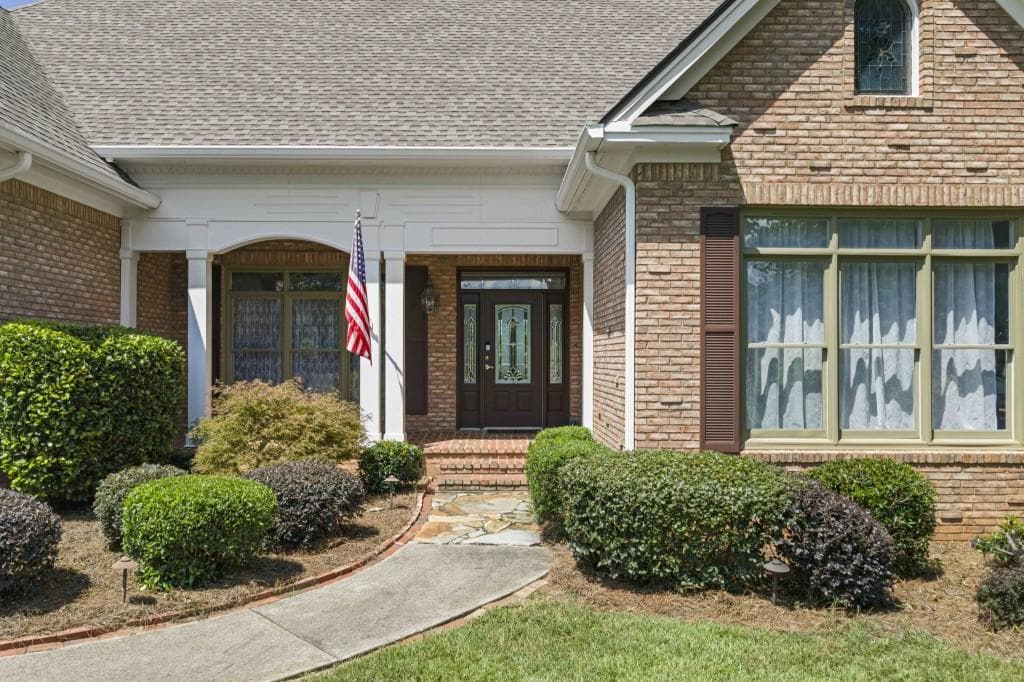 4 bedroom, 3 bathroom, 3,082 sq ft single family residence for sale at 4501 Walking Stick Lane, Gainesville, GA 30506 — photo 3