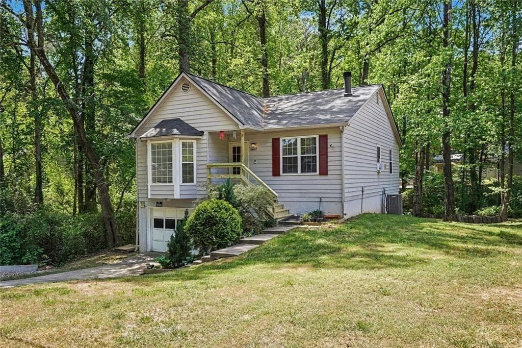 4 bedroom, 2 bathroom, 2,433 sq ft single family residence for sale at 8087 Flamingo, Jonesboro, GA 30238