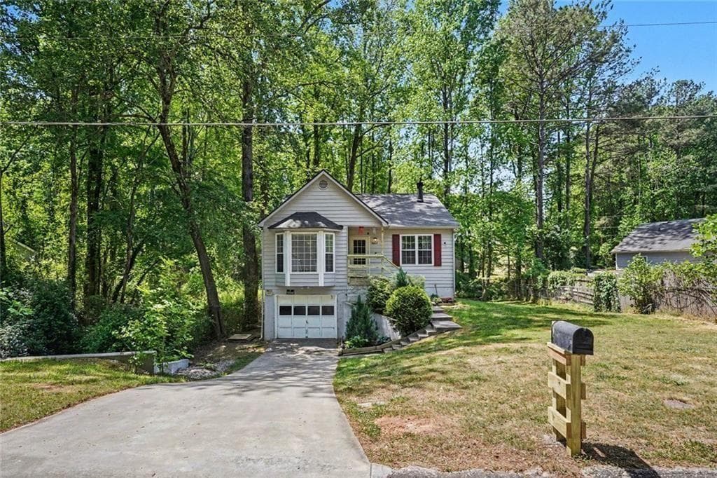 4 bedroom, 2 bathroom, 2,433 sq ft single family residence for sale at 8087 Flamingo, Jonesboro, GA 30238 — photo 3