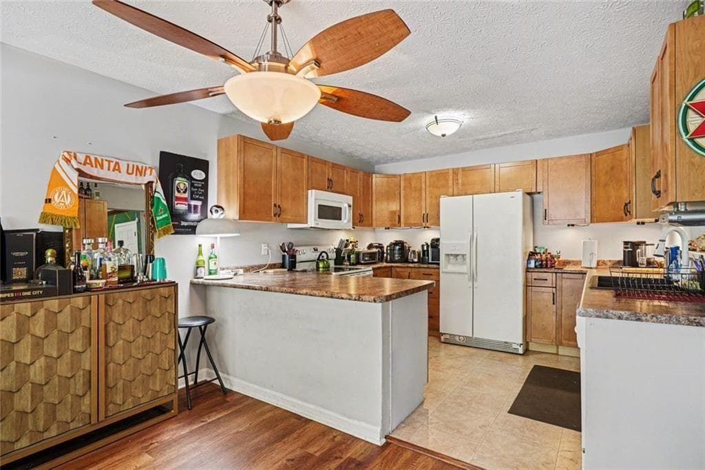 4 bedroom, 2 bathroom, 2,433 sq ft single family residence for sale at 8087 Flamingo, Jonesboro, GA 30238 — photo 8