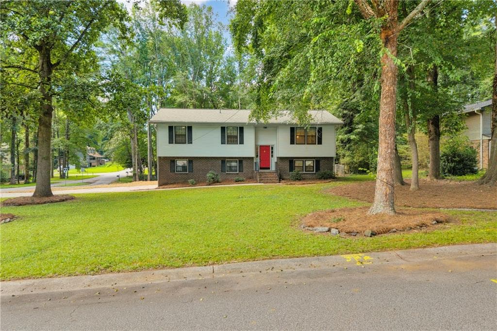4 bedroom, 3 bathroom, 1,945 sq ft single family residence under contract at 6193 Pine Lane, Douglasville, GA 30135 — photo 2