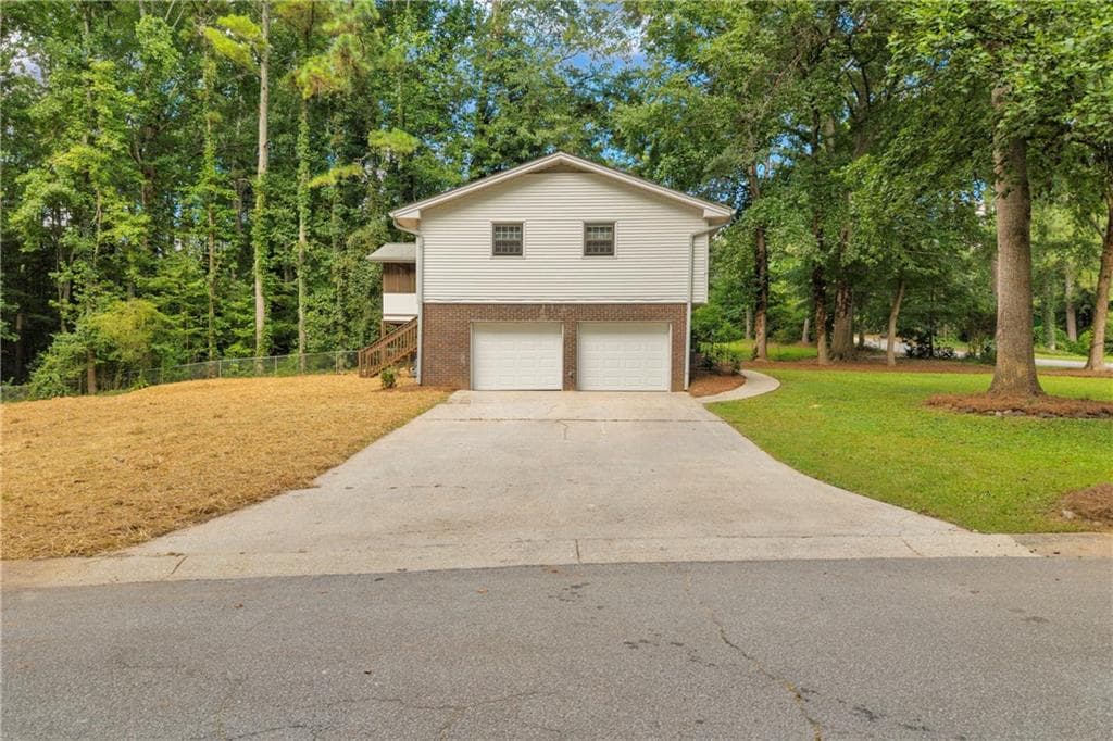4 bedroom, 3 bathroom, 1,945 sq ft single family residence under contract at 6193 Pine Lane, Douglasville, GA 30135 — photo 4