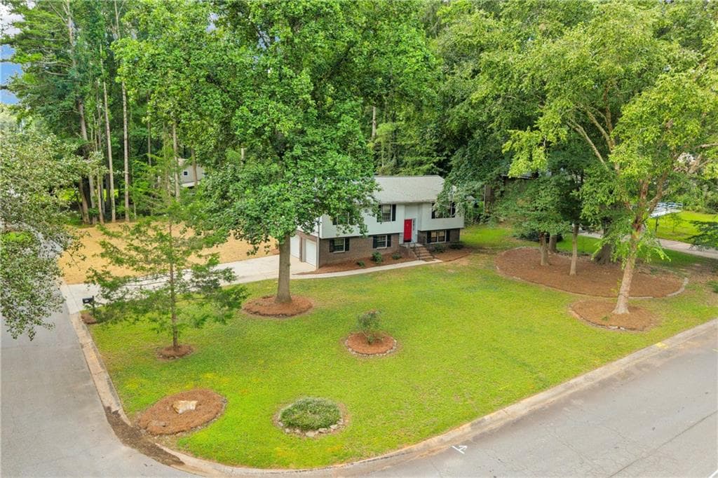 4 bedroom, 3 bathroom, 1,945 sq ft single family residence under contract at 6193 Pine Lane, Douglasville, GA 30135 — photo 8