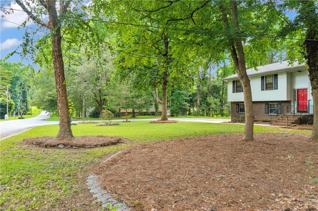 4 bedroom, 3 bathroom, 1,945 sq ft single family residence under contract at 6193 Pine Lane, Douglasville, GA 30135 — photo 9