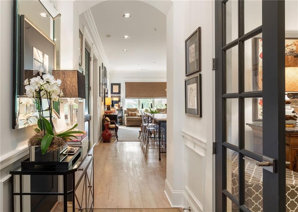 1 bedroom, 1 bathroom, 916 sq ft condominium for sale at 625 Piedmont Avenue 4029, Atlanta, GA 30308 — photo 3