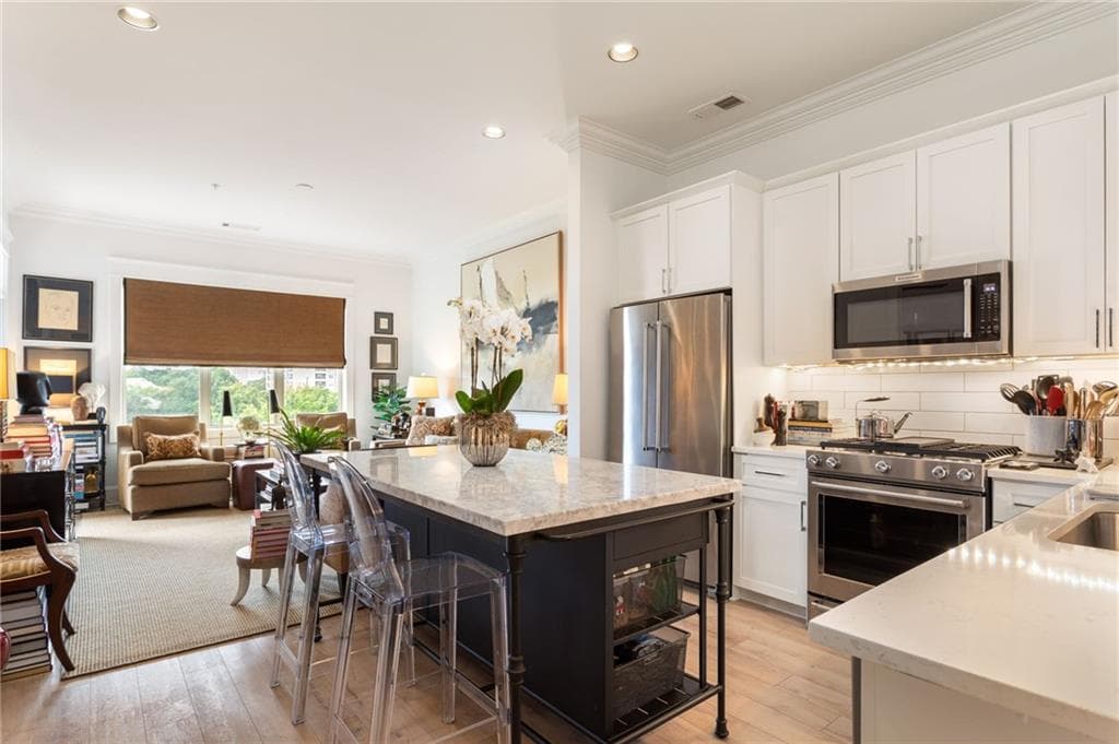 1 bedroom, 1 bathroom, 916 sq ft condominium for sale at 625 Piedmont Avenue 4029, Atlanta, GA 30308 — photo 4
