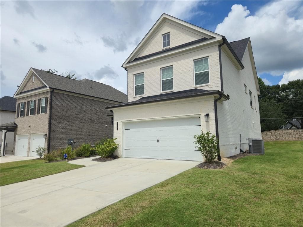 3 bedroom, 3 bathroom, 2,452 sq ft single family residence for sale at 2101 Ecoland Drive, Grayson, GA 30017 — photo 2
