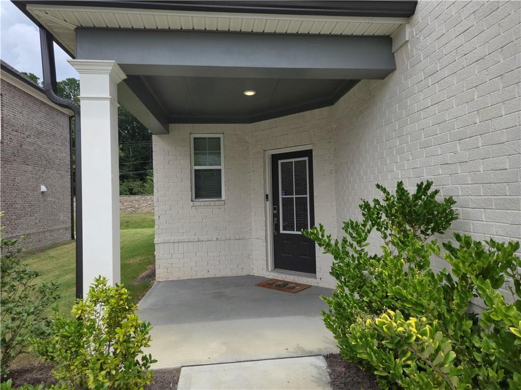 3 bedroom, 3 bathroom, 2,452 sq ft single family residence for sale at 2101 Ecoland Drive, Grayson, GA 30017 — photo 3
